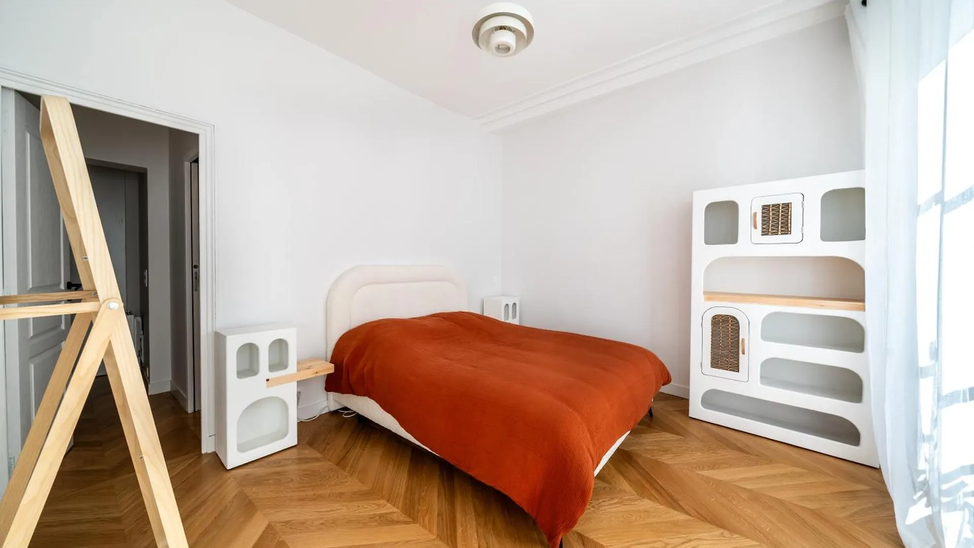 50 M² Lumineux Et Refait A Neuf *