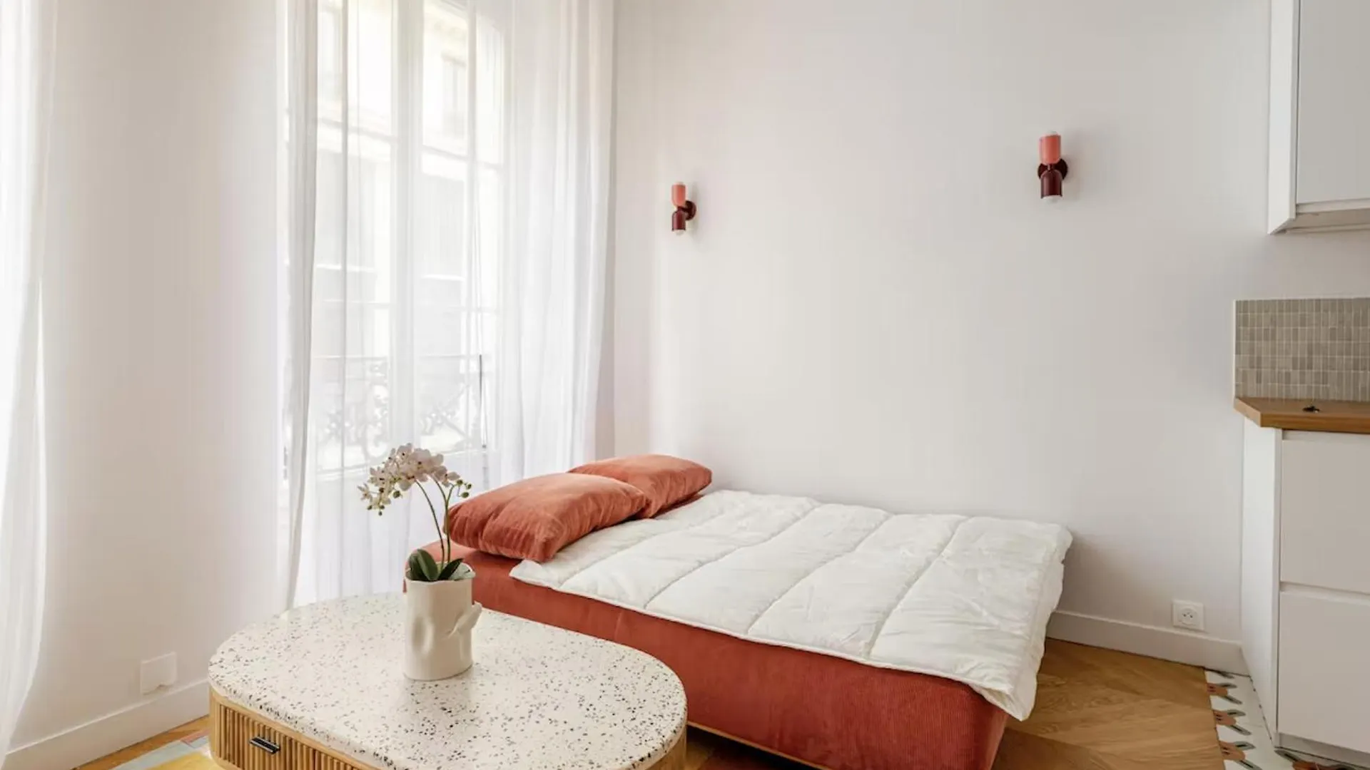 50 M² Lumineux Et Refait A Neuf